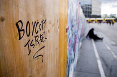 Attivisti filo-palestinesi chiedono protesta nell’ex campo di concentramento nazista