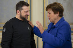 Il Fondo monetario internazionale approva un prestito di 8,1 miliardi di dollari per Kiev