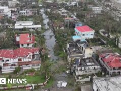 Il potente ciclone uccide almeno 20 persone mentre attraversa il porto del Madagascar