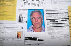 Il re Carlo del Regno Unito commenta i legami del fratello Epstein