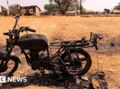 I raid motociclistici nei villaggi uccidono almeno 30 persone in Nigeria