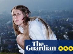 Lala Lala: Heaven 2 recensione – meditabondo alt-popper combatte la voglia di correre