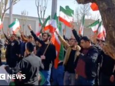 Gli studenti iraniani organizzano le prime proteste antigovernative dopo la repressione mortale