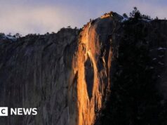Guarda: la cascata Yosemite diventa arancione fuso