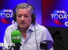 Il capo di Netflix difende l’offerta per la Warner Bros mentre si avvicina la scadenza della Paramount