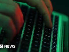 Spagna, truffatore di resort di lusso ha prenotato camere per un centesimo, cube la polizia