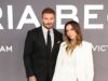 David, Victoria, Cruz e Romeo Beckham fanno festa al pub di Notting Hill, mentre continua la faida familiare