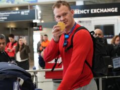 Tkachuk, Sanderson tornano a Ottawa con medaglie d’oro, polemica