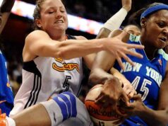 La due volte campionessa WNBA Kara Braxton muore a 43 anni dopo essere rimasta in un incidente stradale