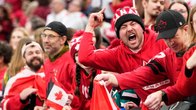 Canada-fans.jpg