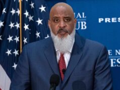 Tony Clark si dimette da capo del sindacato dei giocatori della MLB perché incombe una possibile battaglia contro il berretto