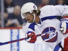 Il grande finlandese Teemu Selanne strappa l’arbitraggio: “Che scherzo”