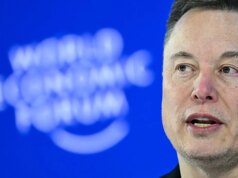 Con l’uscita dei co-fondatori e una IPO incombente, Elon Musk rivolge il discorso alla luna