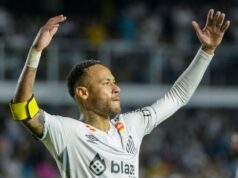 Neymar segna una doppietta storica per il Santos, rafforzando le possibilità di far parte della squadra brasiliana del campionato mondiale