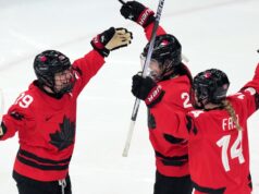 Il canadese Poulin fa la storia e organizza lo scontro per la medaglia d’oro contro gli Stati Uniti