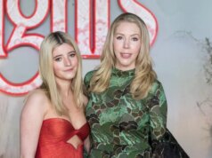 Katherine Ryan sostiene che il padre della figlia, 16 anni, “non paga mai nulla e la impana”