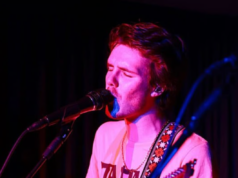 Cruz Beckham si esibisce nella prima serata del suo tour a Birmingham, ottenendo recensioni optimistic