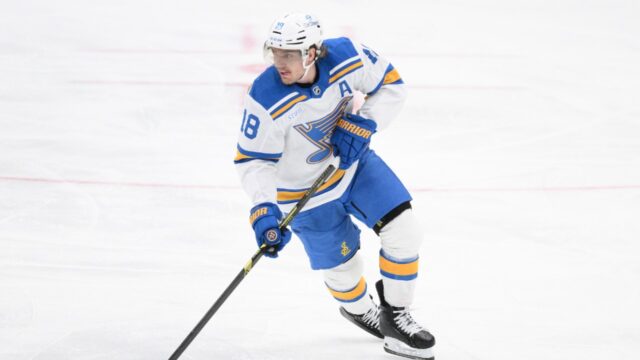 St.-Louis-Blues-center-Robert-Thomas.jpg