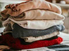 Come sovrapporre i vestiti per stare al caldo in ogni stagione (2026)