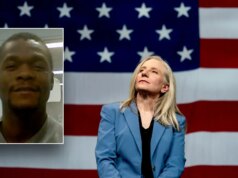 Governatore democratico sotto accusa dopo che uno straniero illegale avrebbe accoltellato a morte una donna alla fermata dell’autobus: “Atroce”