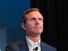 Il governatore del Kentucky si arrabbia per aver citato la Bibbia per difendere i trattamenti transgender per i bambini