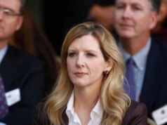 Ruemmler si dimette dalla carica di consigliere generale di Goldman Sachs dopo essere apparso negli archivi di Epstein