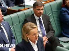 Il chief dell’opposizione australiana sotto pressione dopo le dimissioni chiave