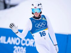 Il saltatore con gli sci statunitense Ben Loomis evita l’incidente olimpico dopo essere stato colpito da un soffiatore di foglie in montagna