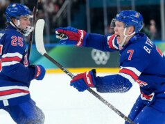 La squadra di hockey statunitense rimonta il deficit iniziale e schiaccia la Danimarca con una prestazione dominante