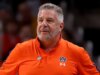 L’ex allenatore di basket maschile di Auburn, Bruce Pearl, chiede un “Iran libero” e sostiene Trump durante gli attacchi USA-Israele