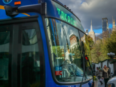 I finanziamenti per i trasporti raggiungono livelli report mentre il numero di passeggeri langue, le domande del nuovo rapporto tornano a miliardi