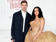 La colonna sonora di Wuthering Heights è il perno perfetto per Charli XCX, afferma il co-sceneggiatore di Brat
