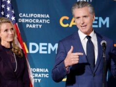 La moglie di Gavin Newsom rimprovera i giornalisti alla cerimonia di firma della legge sui finanziamenti di Deliberate Parenthood