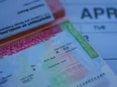 I titolari di visto H-1B possono fare “aspect hustle” negli Stati Uniti? Gli attivisti del MAGA segnalano gli annunci di cucine domestiche dai gruppi di social media