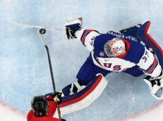 La parata miracolosa di Connor Hellebuyck ha aiutato il Staff USA a conquistare il primo oro nell’hockey dal 1980 alle Olimpiadi