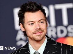 Crimson carpet inglesi in foto: arrivano Harry Types, Olivia Dean e Lola Younger