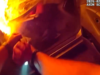 Il drammatico video della bodycam cattura l’agente che trascina una donna da un incidente d’auto in fiamme: “Sono arrivato da lei appena in tempo”