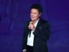 Donny Osmond ha fatto causa per negligenza dopo che un ballo da concerto avrebbe causato lesioni agli occhi durante uno spettacolo di Las Vegas