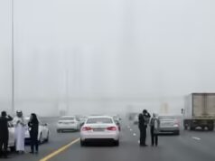 La fitta nebbia mattutina ricopre gli Emirati Arabi Uniti: cosa sta causando una visibilità prossima allo zero e quando migliorerà?