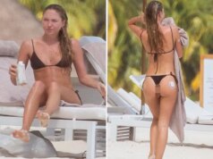 Kate Moss va in spiaggia in Messico con la figlia Lila in Tiny Bikini