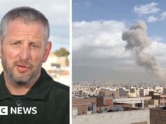 Guarda: Il fumo si alza a Teheran mentre si sentono esplosioni in tutto il paese