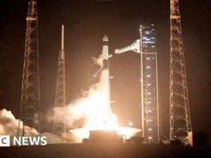 Guarda il razzo SpaceX decollare verso la Stazione Spaziale Internazionale