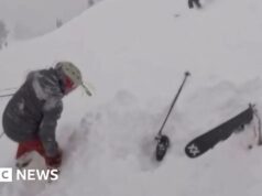 Guarda il drammatico salvataggio di uno sciatore sepolto nella neve alta