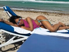 Karin Jinsui sfoggia il sedere pronto per l’property sulla spiaggia