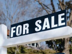 Il disegno di legge bipartisan mira a impedire ai grandi investitori di acquistare case unifamiliari