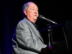 Neil Sedaka, cantante i cui successi includevano "Risate sotto la pioggia," muore a 86 anni