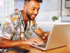 Come utilizzare ChatGPT per scrivere un curriculum che non sembri scritto da un robotic