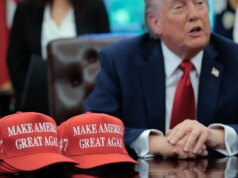 Il giudice costringe l’ospedale di California a mantenere i trattamenti trans per i minori nonostante la minaccia di finanziamenti di Trump