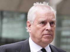 Il principe Andrea viene privato dei titoli e deve cedere l’affitto alla villa di Windsor