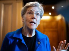 Warren e Coons presentano un disegno di legge per rafforzare la supervisione di ICE e CBP